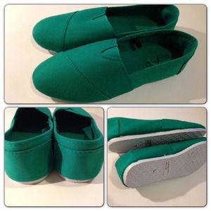 Green flat :) true to size