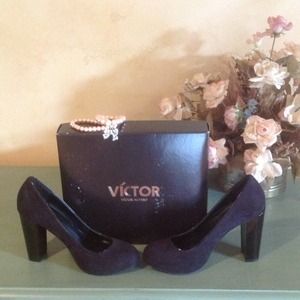 Victor Alfaro "Linda" Black Suede Pump