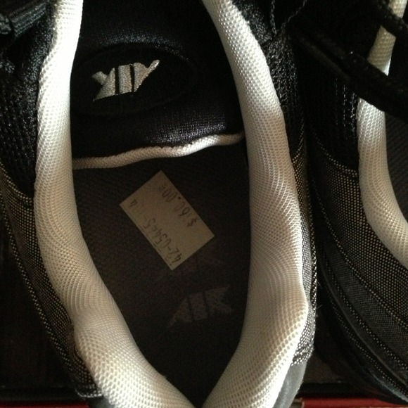 Nike air max brand new never worn! - Picture 2 of 4