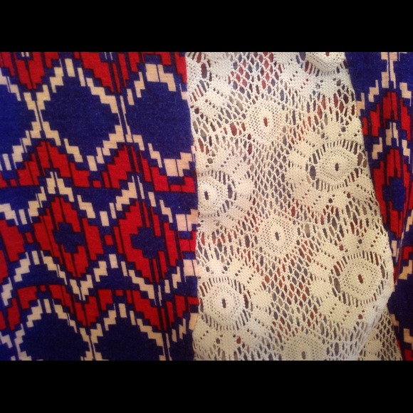 Retro patterned crop-tee - Picture 2 of 4