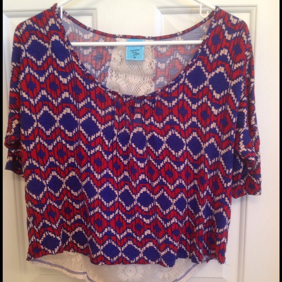 Retro patterned crop-tee - Picture 3 of 4