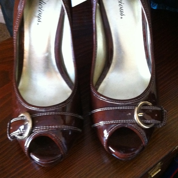 Brown Peep Toe Buckle Heels👠👠 - Picture 2 of 4