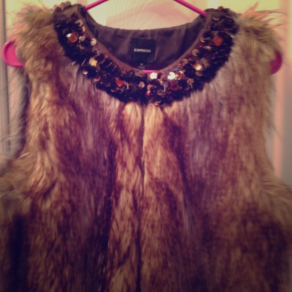 Express furry vest... Only worn once! - Picture 1 of 2