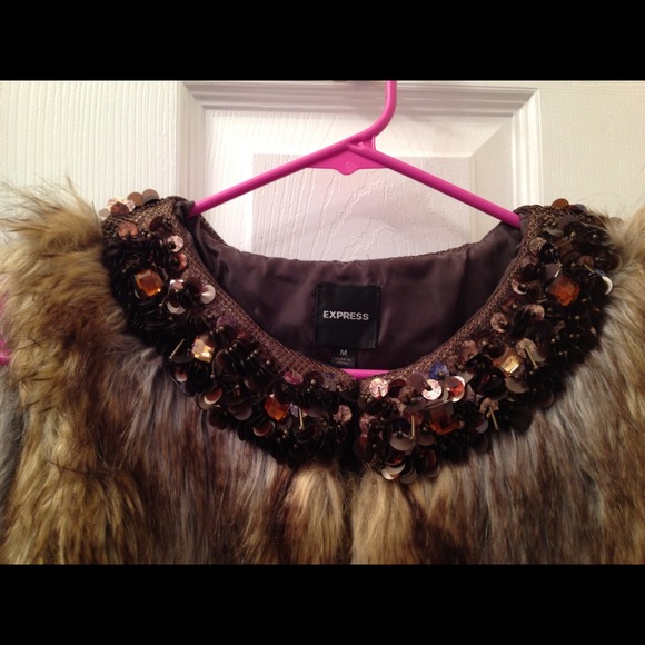 Express furry vest... Only worn once! - Picture 2 of 2