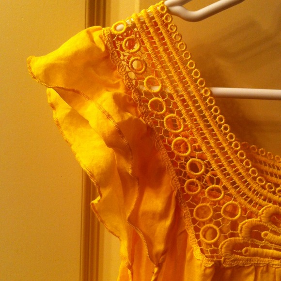 🌟BUNDLED🌟Flutter Sleeve Yellow JCrew Top - Picture 3 of 4