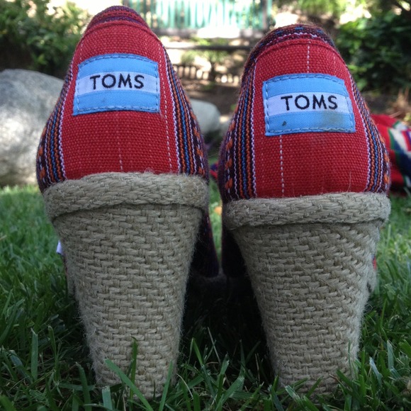 TOMS Aztec Print Wedges - Picture 3 of 4