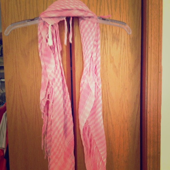 *REDUCED* Pink & white keffiyeh scarf