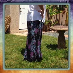 Beautiful print skirt.