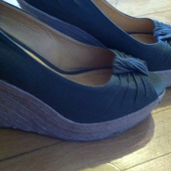 Olive Green Wedges - Picture 4 of 4