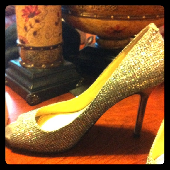 Glamours dressy heels