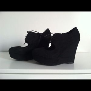 Black suede high wedges for summer