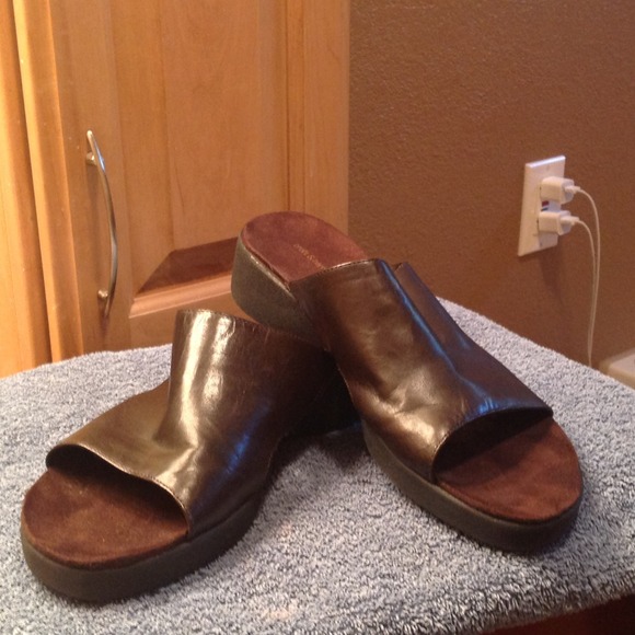 Never Worn Croft & Barrow Brown Leather Slip Ons!!