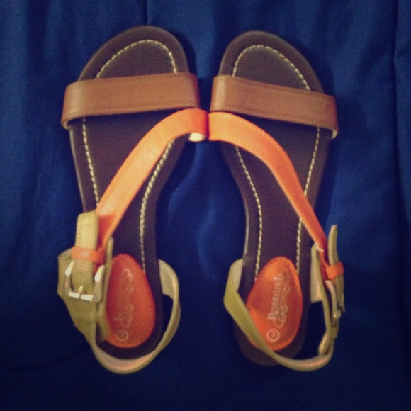 💢SOLD💢Brown and orange strapped sandals