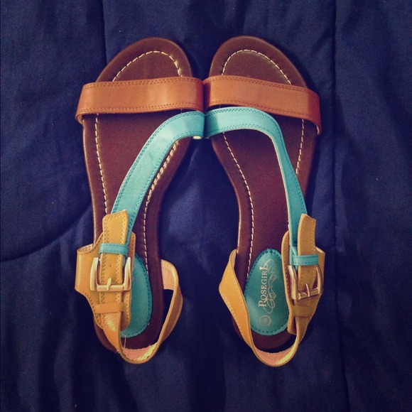 Brown and blue strapped sandals💕