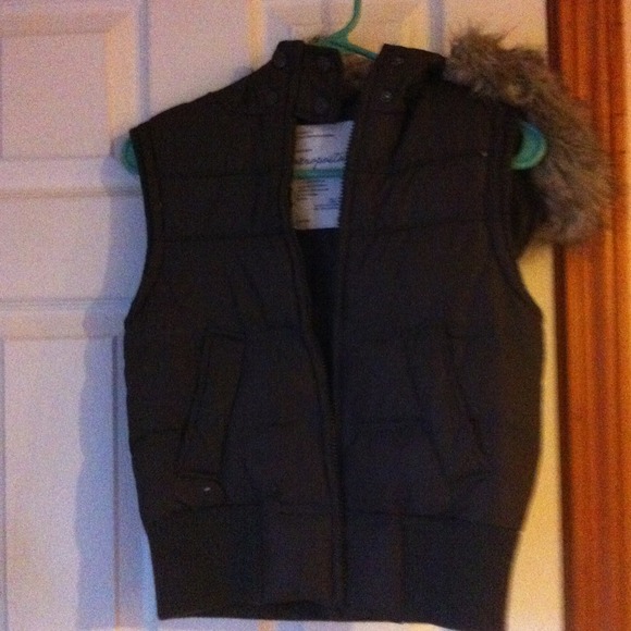 Aeropostale brown puffer vest
