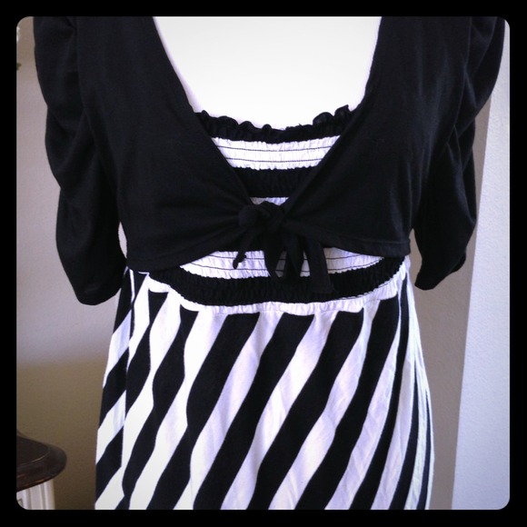 NWOT Black & White Smoked Twofer Top