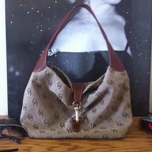 Dooney & Bourke hand bag