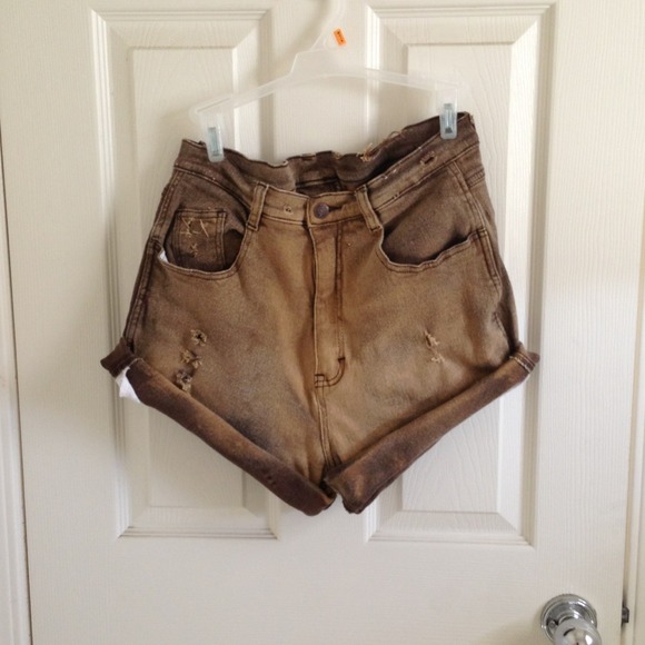 ❌❌❌SOLD❌❌❌Destroyed brown/tan high waist shorts