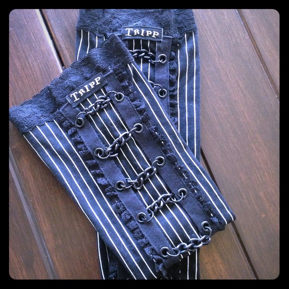 TRIPP Black & White Pinstripe Chain Arm Warmers