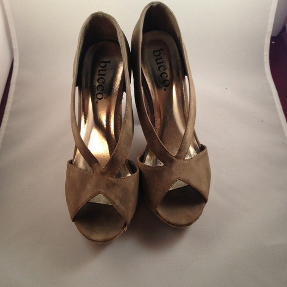 Bucco Capensis Heels - Picture 3 of 4