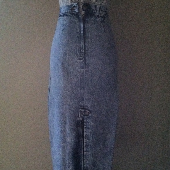 High-waisted Stone-washed Denim Midi Skirt. - Picture 2 of 3