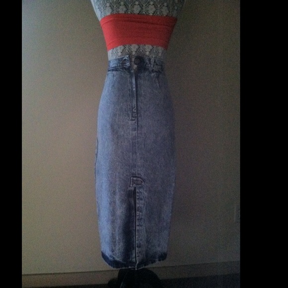 High-waisted Stone-washed Denim Midi Skirt. - Picture 3 of 3