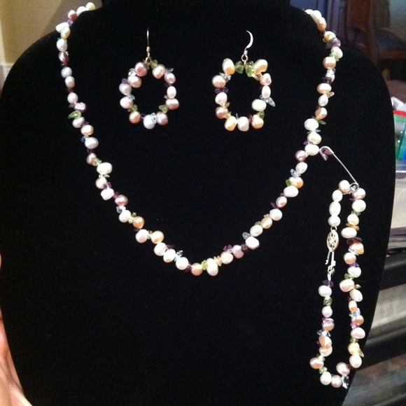 Fresh water pearls with genuine multi geme