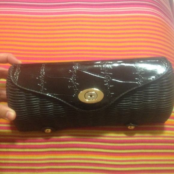 Black clutch