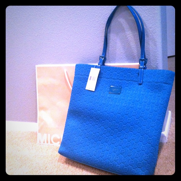 Michael Kors Handbags - 🎉HOST PICK🎉Michael Kors Jet Set Teal Neoprene