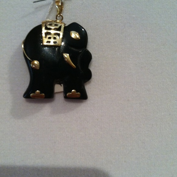 Elephant onyx with gold pendant.