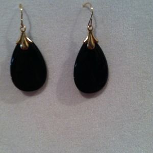 Onyx with gold earrings