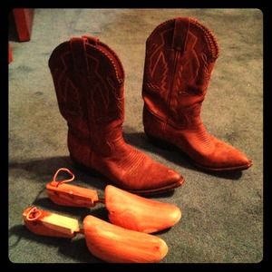 Montana brown cowgirl boot.  Size 7.5