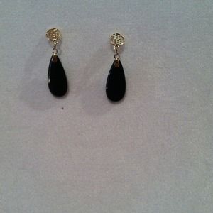 New onyx with gold earrings