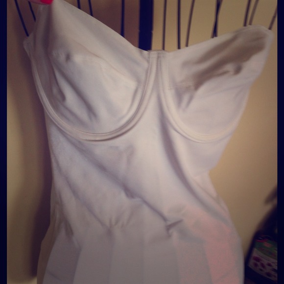 Strapless slip