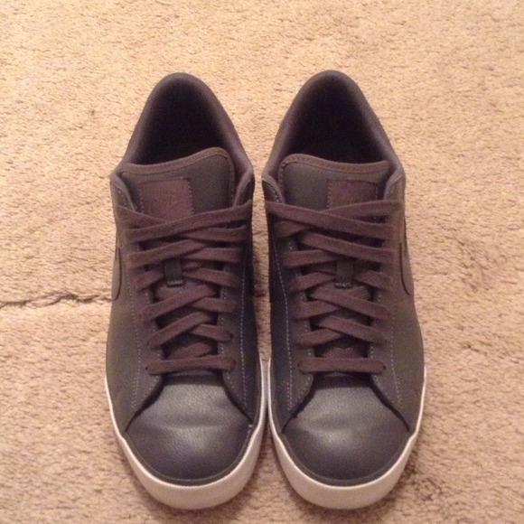 Nike classic leathers / men's 9