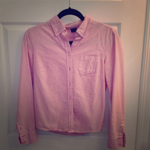 ❌SOLD❌ Pink and white button down
