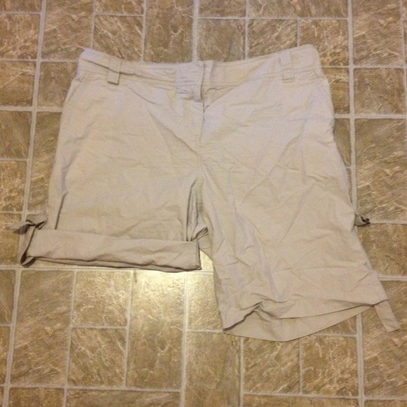 Maternity versatile khaki shorts!