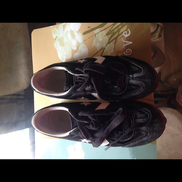 Black converse shoes