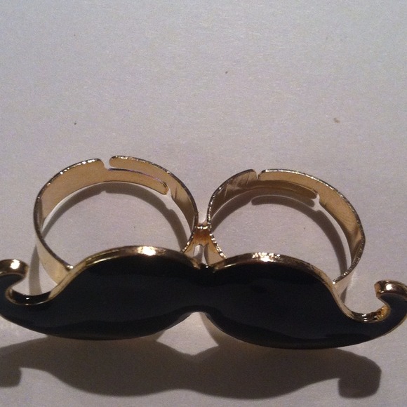 Mustache ring - Picture 2 of 2