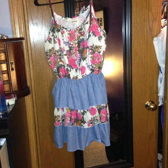 SOLD!❤NWOT Floral dress