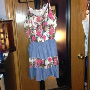SOLD!❤NWOT Floral dress