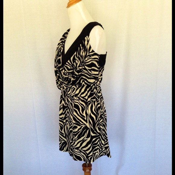 ⬇️Zebra print dress⬇️ - Picture 2 of 3
