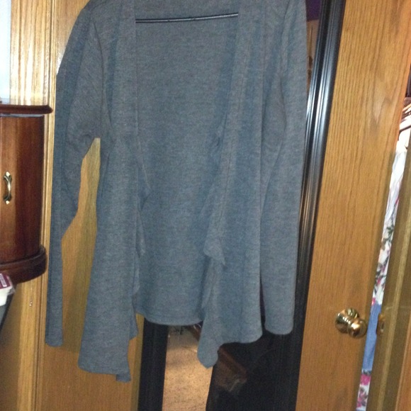 SOLD!🌸Cute size 0X gray sweater from Maurice's