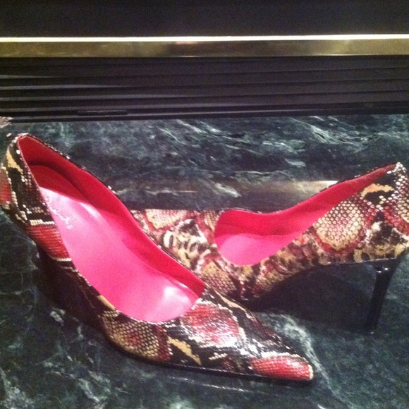 ❌Sold❌❗❗Snake skin stilettos
