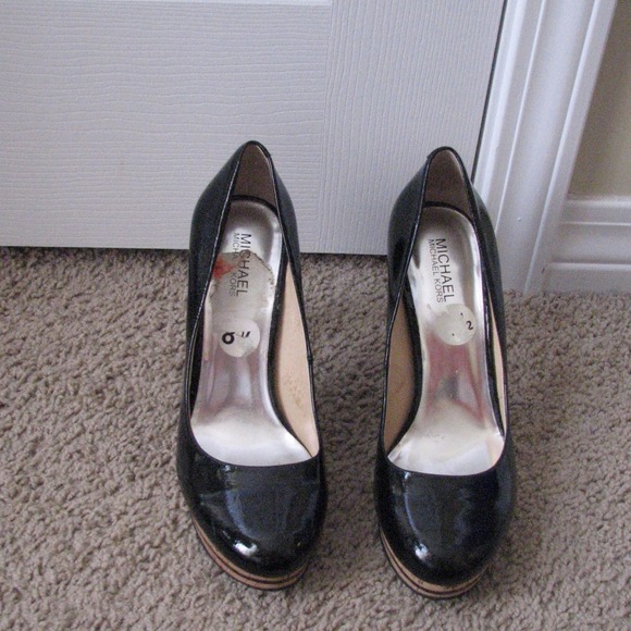Michael Kors stacked black pumps