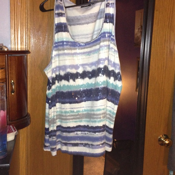 SOLD!!💕NWOT Cute sequins tank top