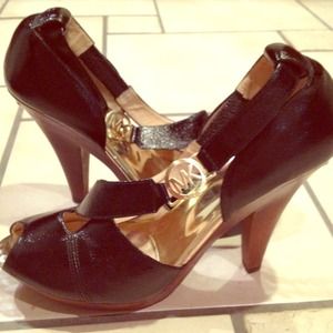 MICHAEL Michael Kors black leather heels