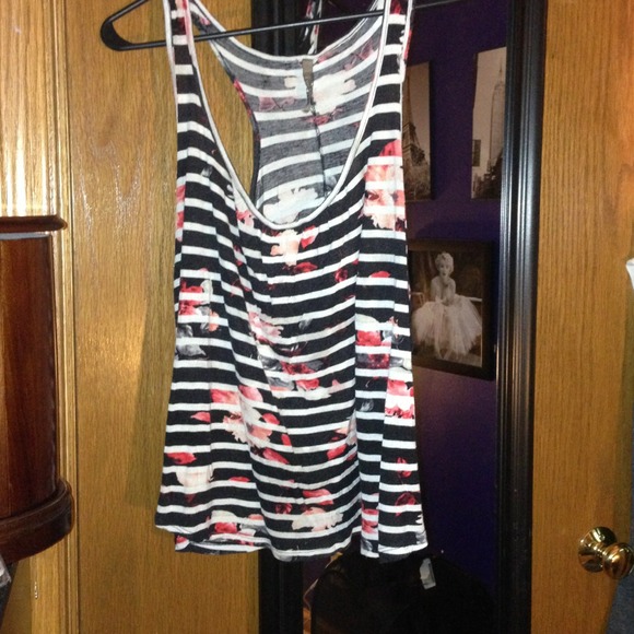 SOLD!💜XL floral striped tank top