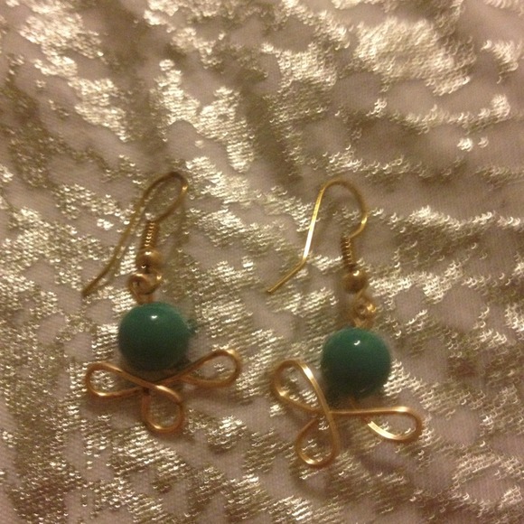 Tuquoise and gold wire earrings