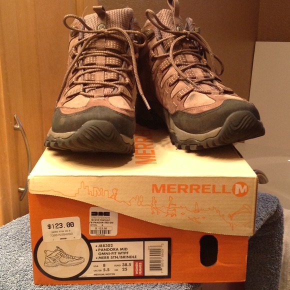 "New" Merrell Hiking Shoes.  Worn less than 4hrs!!